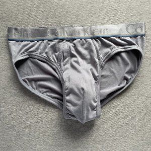 Calvin Klein Men's Hip Brief - Silver - Medium